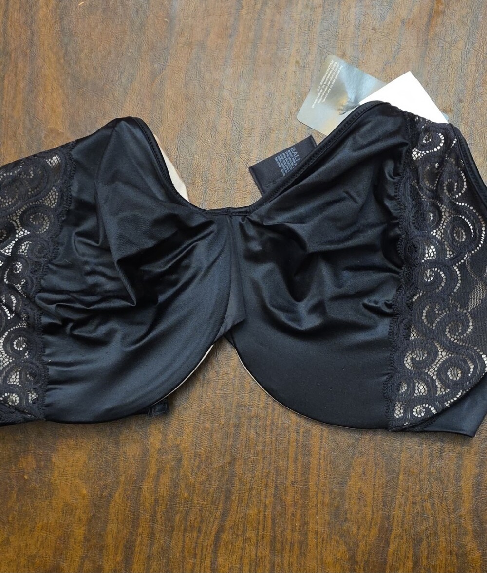NWT Bali Black Lace-Trim Underwire Smooth-Cup ( Not Molded)Bra